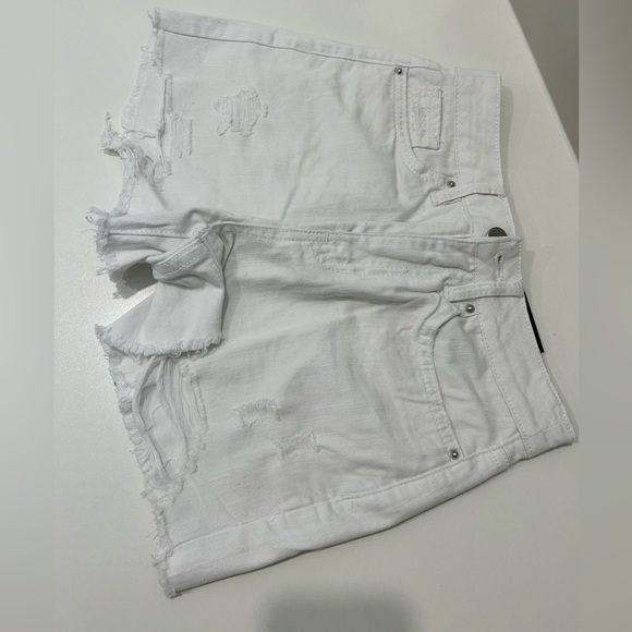 White denim shorts - Picture 2 of 6